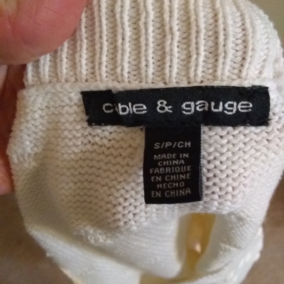 Cable and Gauge white v-neck sweater, S - Picture 4 of 5